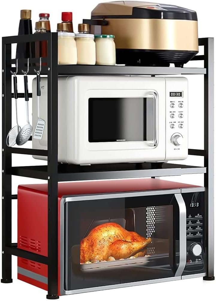 Shally Dogan Scaffale per Microonde in Acciaio Allungabile Salvaspazio, Scaffale Doppio da Cucina con 2 Ripiani Portaspezie, Organizer Mobile con Ganci e Piedini Antiscivolo, Design Moderno (Nero)